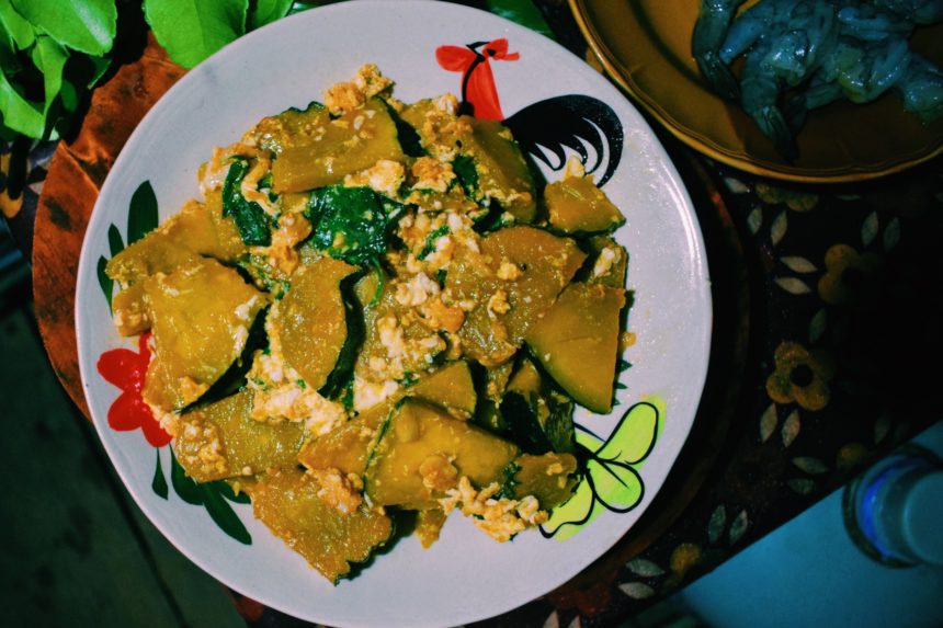 Authentic Thai pumpkin stir fry recipe (pad fak tong)
