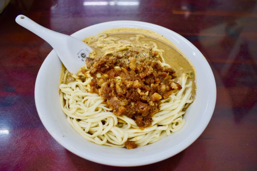 Bowl of Taiwanese sesame noodles in Taitung at Lin Kee Adalu Noodle Restaurant (林記阿達魯味麵食館)